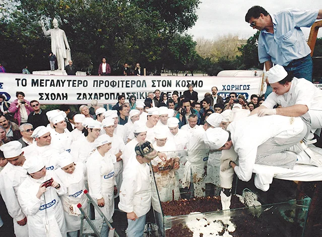 profiterol la chef spoudastes sxoli mageirikis zaxaroplastikis artopoias